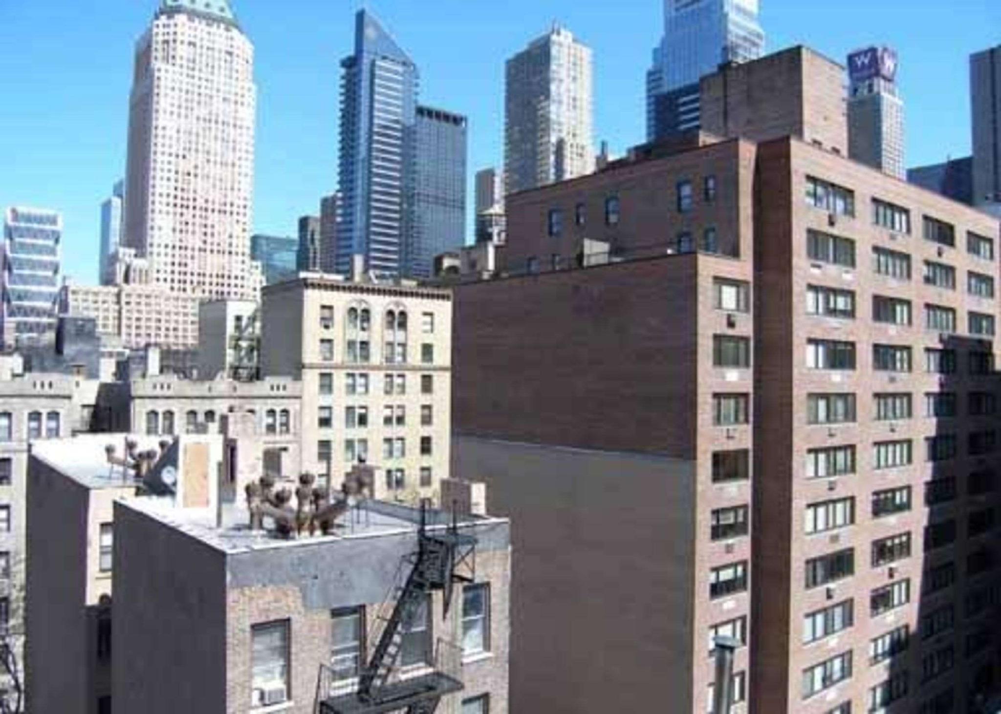 Ramada By Wyndham New York Times Square West Hotel Exterior photo